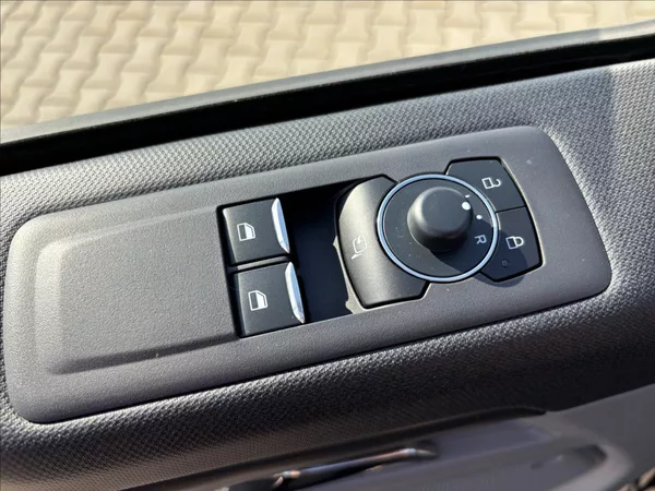 Ford Tourneo Custom 2,0 125kW Titanium X L1 - foto 27