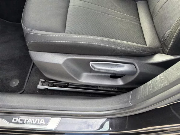 Škoda Octavia 2,0 TDI 110kW Style - foto 26