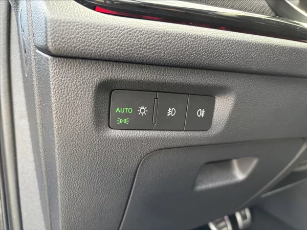 Škoda Octavia 2,0 TDI 110kW Style - foto 29