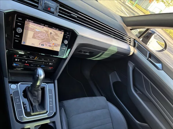 Volkswagen Passat 2,0 TDI 147kW Elegance DSG - foto 46