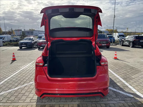 Ford Focus 1,0 EcoBoost RaceRed ST-line - foto 10