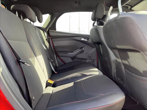 Ford Focus 1,0 EcoBoost RaceRed ST-line - foto 12