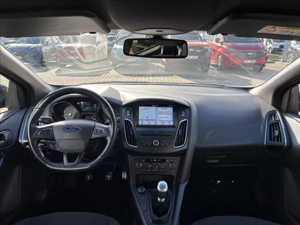 Ford Focus 1,0 EcoBoost RaceRed ST-line - foto 13