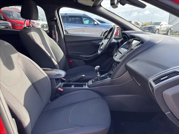 Ford Focus 1,0 EcoBoost RaceRed ST-line - foto 15