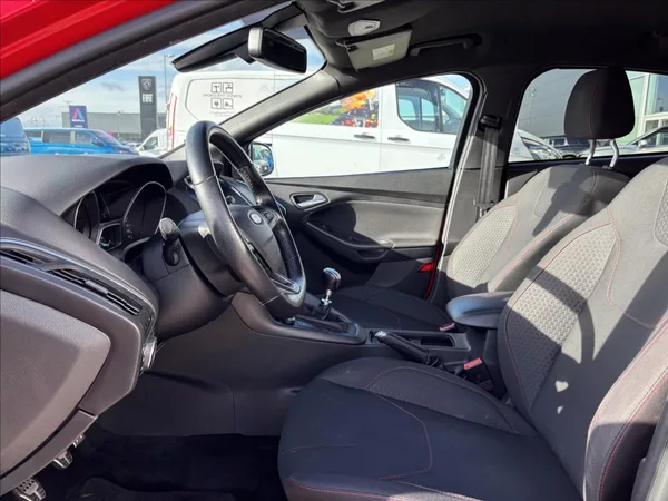 Ford Focus 1,0 EcoBoost RaceRed ST-line - foto 17
