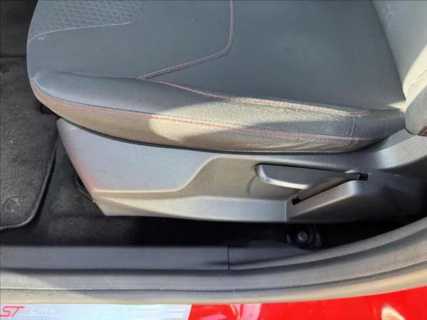 Ford Focus 1,0 EcoBoost RaceRed ST-line - foto 18