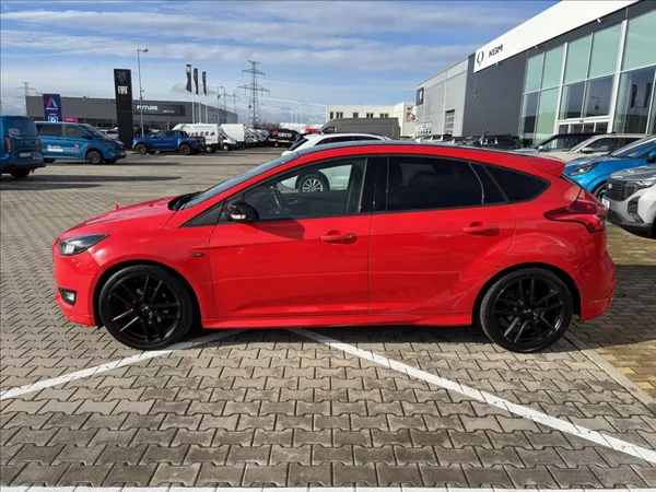 Ford Focus 1,0 EcoBoost RaceRed ST-line - foto 2