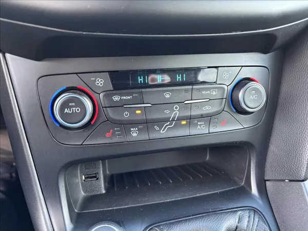 Ford Focus 1,0 EcoBoost RaceRed ST-line - foto 25