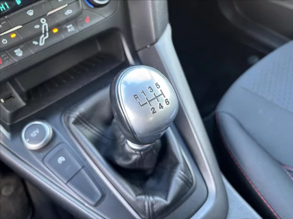 Ford Focus 1,0 EcoBoost RaceRed ST-line - foto 28