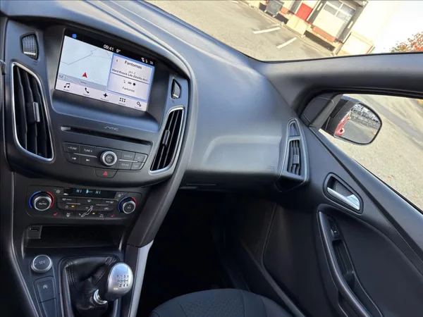 Ford Focus 1,0 EcoBoost RaceRed ST-line - foto 29