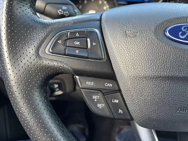 Ford Focus 1,0 EcoBoost RaceRed ST-line - foto 30