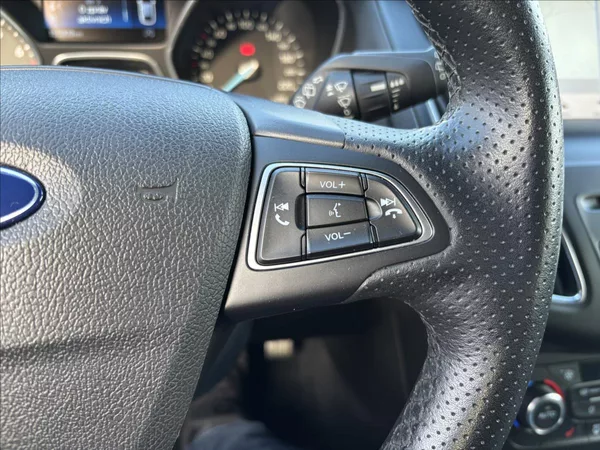 Ford Focus 1,0 EcoBoost RaceRed ST-line - foto 31