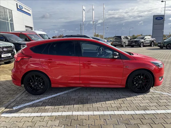Ford Focus 1,0 EcoBoost RaceRed ST-line - foto 6