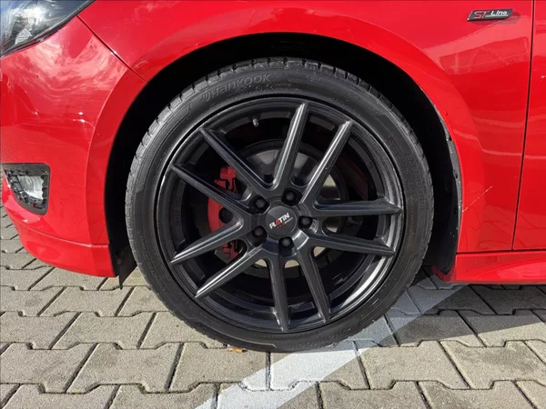 Ford Focus 1,0 EcoBoost RaceRed ST-line - foto 9