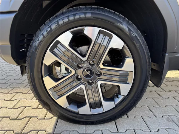KGM Musso Grand 2,2 Premium 148kW 4x4 DPH - foto 11