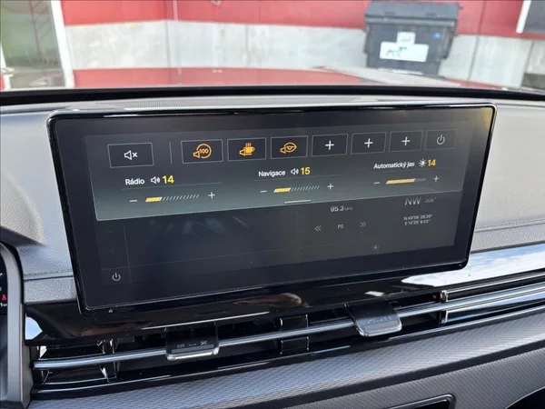 KGM Musso Grand 2,2 Premium 148kW 4x4 DPH - foto 38