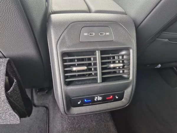 Škoda Superb Laurin & Klement 2.0 TDI 142kW - foto 27