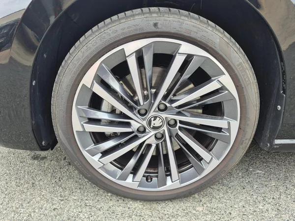 Škoda Superb Laurin & Klement 2.0 TDI 142kW - foto 31