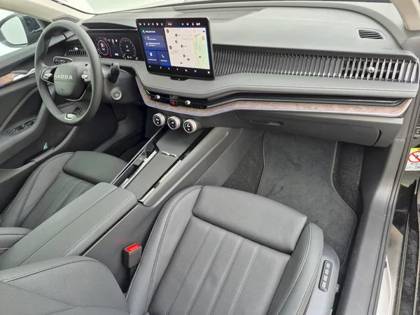 Škoda Superb Laurin & Klement 2.0 TDI 142kW - foto 32