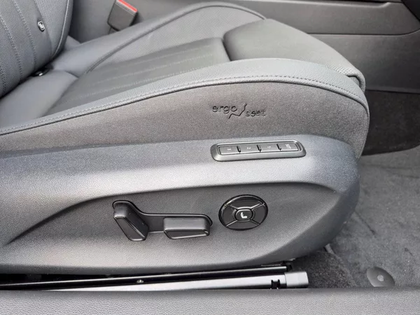 Škoda Superb Laurin & Klement 2.0 TDI 142kW - foto 33