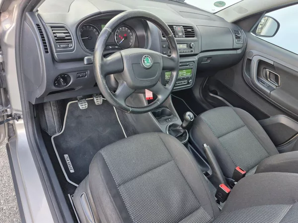 Škoda Roomster Scout 1.6 TDI 66 kW - foto 12