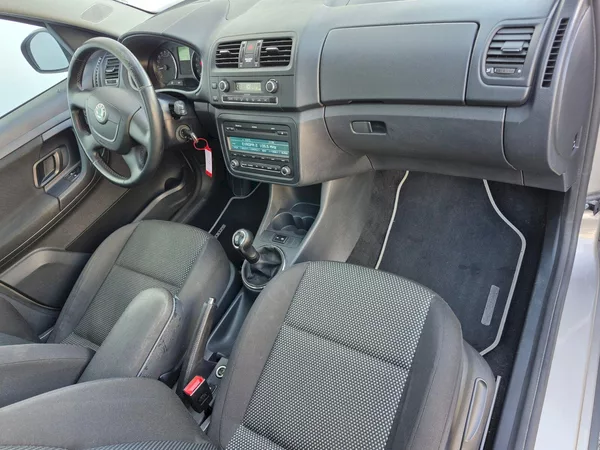 Škoda Roomster Scout 1.6 TDI 66 kW - foto 19