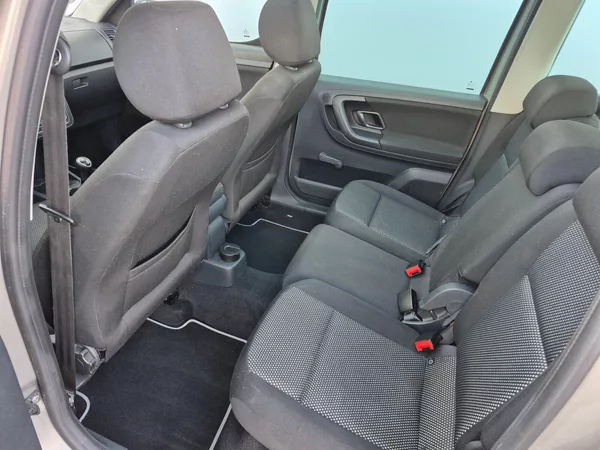 Škoda Roomster Scout 1.6 TDI 66 kW - foto 20