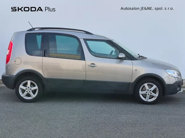 Škoda Roomster Scout 1.6 TDI 66 kW - foto 8