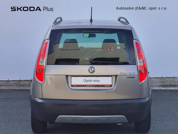 Škoda Roomster Scout 1.6 TDI 66 kW - foto 9