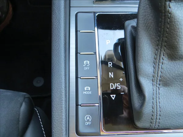 Škoda Superb 2,0 TSI DSG Style 140kW Tažné - foto 19