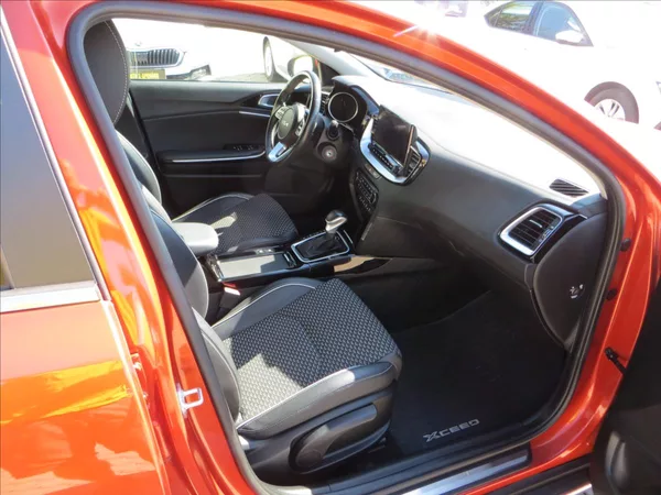 Kia XCeed 1,5 T-GDI 118kW Exclusive ČR - foto 10