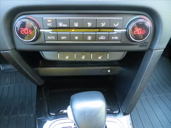 Kia XCeed 1,5 T-GDI 118kW Exclusive ČR - foto 16