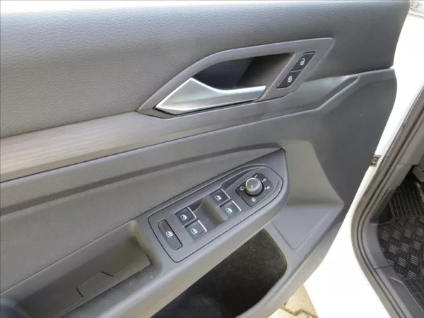 Volkswagen Golf 1,5 TSI 96kW STYLE Navi ČR - foto 11