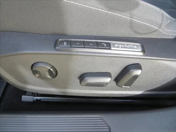 Volkswagen Golf 1,5 TSI 96kW STYLE Navi ČR - foto 12