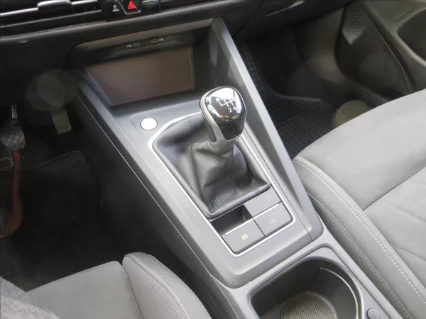 Volkswagen Golf 1,5 TSI 96kW STYLE Navi ČR - foto 13