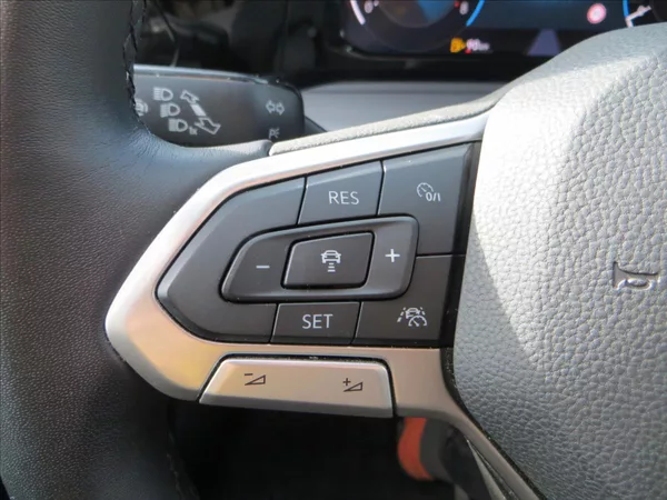 Volkswagen Golf 1,5 TSI 96kW STYLE Navi ČR - foto 17