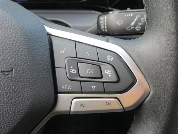 Volkswagen Golf 1,5 TSI 96kW STYLE Navi ČR - foto 18