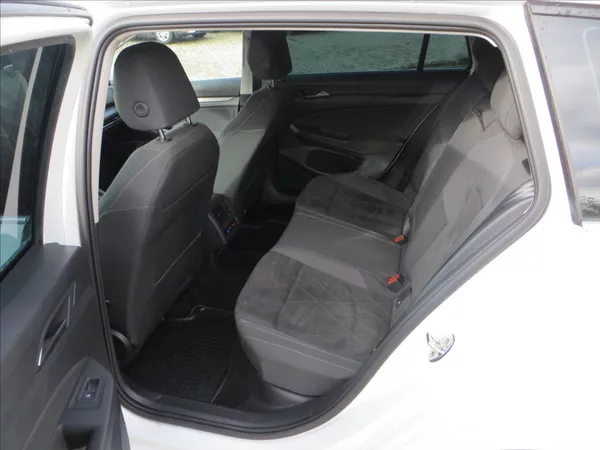 Volkswagen Golf 1,5 TSI 96kW STYLE Navi ČR - foto 20