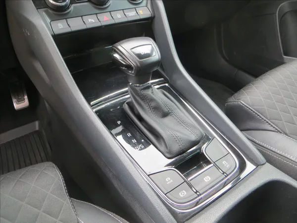 Škoda Karoq 1,5 TSI Style 110kW DSG WEBAST - foto 17