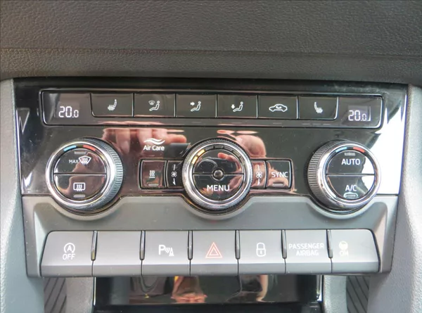Škoda Karoq 1,5 TSI Style 110kW DSG WEBAST - foto 18