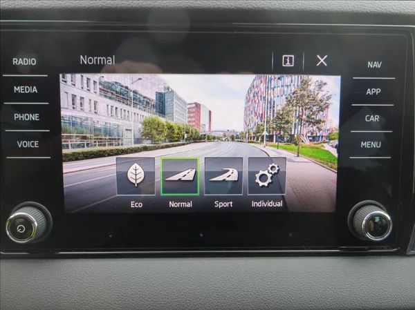Škoda Karoq 1,5 TSI Style 110kW DSG WEBAST - foto 21