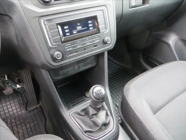Volkswagen Caddy 1,4 TGI CNG MAXI Dílna ČR - foto 13