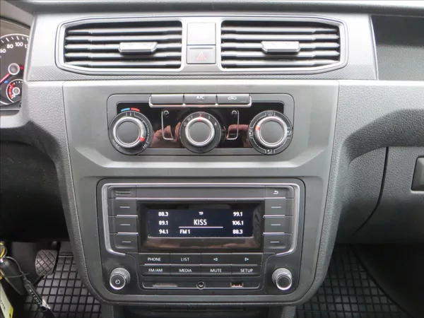 Volkswagen Caddy 1,4 TGI CNG MAXI Dílna ČR - foto 15