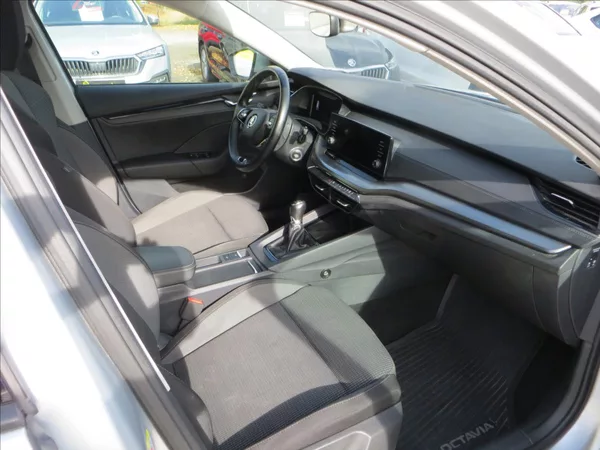 Škoda Octavia 2,0 TDI Ambition ČR - foto 11