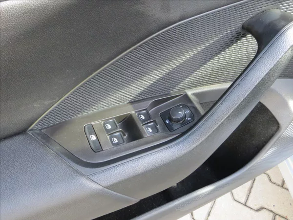 Škoda Octavia 2,0 TDI Ambition ČR - foto 12