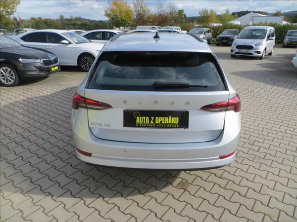Škoda Octavia 2,0 TDI Ambition ČR - foto 6