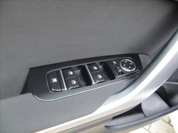 Kia Ceed 1,5 T-GDI 118kW SW Top AUT ČR - foto 11