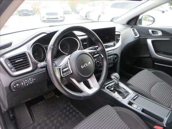 Kia Ceed 1,5 T-GDI 118kW SW Top AUT ČR - foto 12
