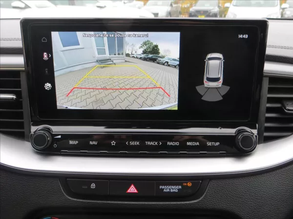 Kia Ceed 1,5 T-GDI 118kW SW Top AUT ČR - foto 16