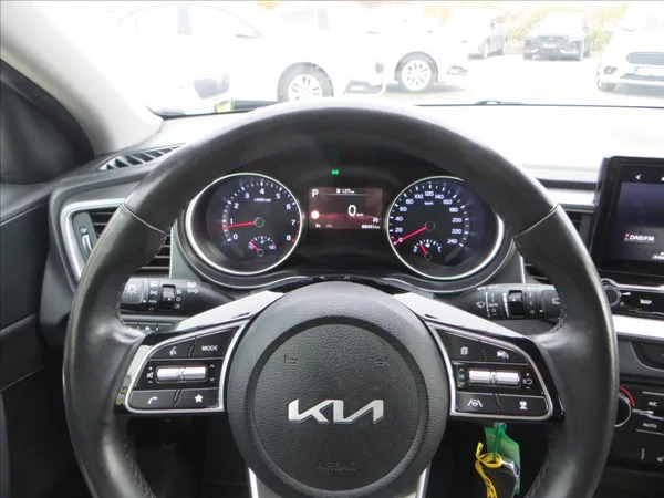 Kia Ceed 1,5 T-GDI 118kW SW Top AUT ČR - foto 23